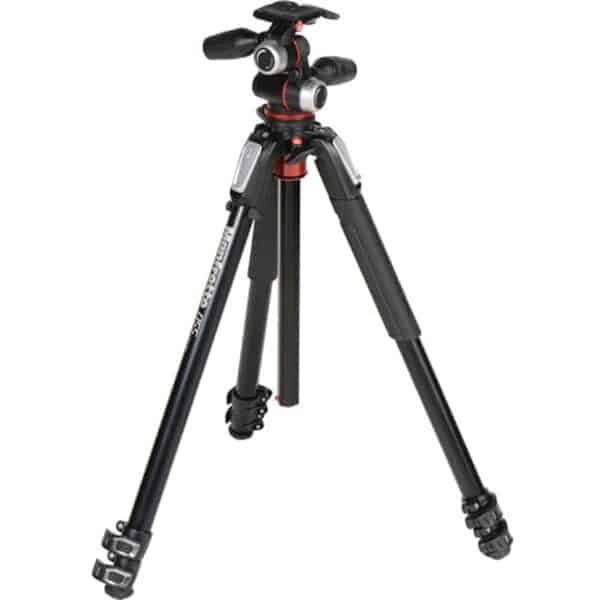 Explorez notre test détaillé du kit trépied Manfrotto en aluminium. Découvrez ses atouts : efficacité, polyvalence et robustesse pour toutes vos aventures photographiques.