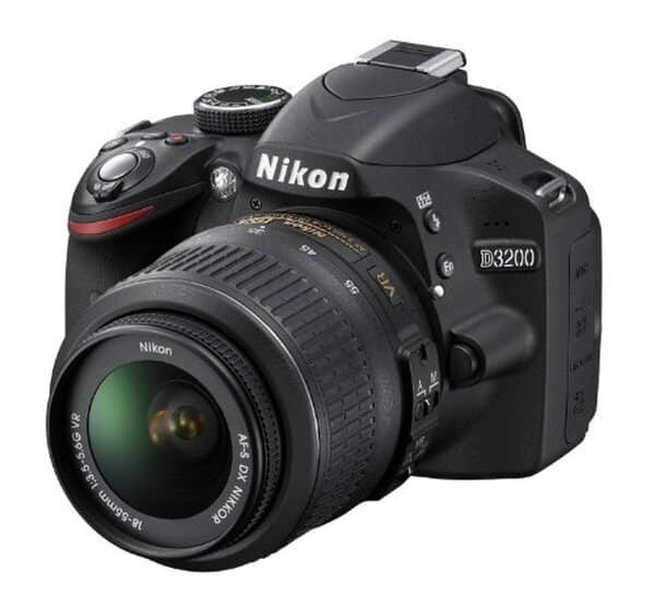 Découvrez notre test détaillé du Nikon D3200, un appareil photo reflex performant de 24.2 mégapixels avec objectif 18-55 mm. Avis complet et conseils d'achat.