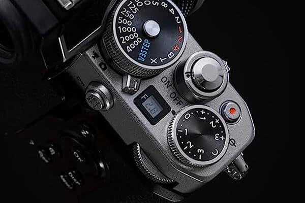 Découvrez notre test détaillé du Nikon Z fc et son objectif Nikkor DX Z 16-50 mm VR. Analyse complète de ce hybride série limitée : performances, qualité d'image et verdict final.