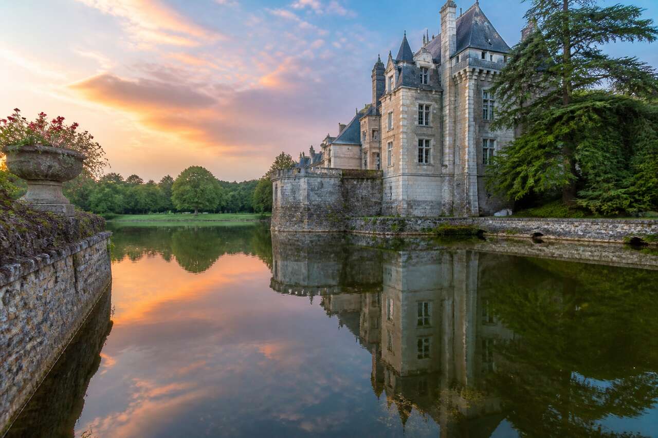 Intégrer les touristes pour raconter l’échelle et l’ambiance Intégrer les touristes pour raconter l’échelle et l’ambiance