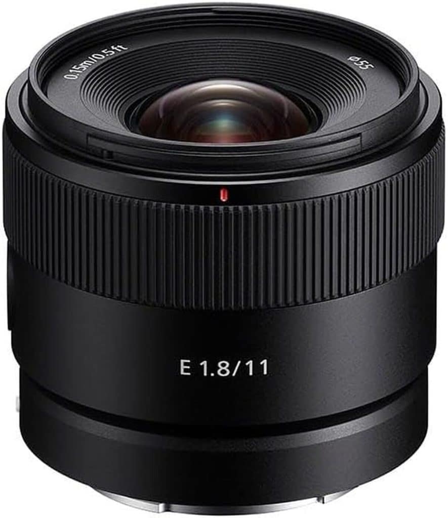 Test Sony SEL11F18 : objectif grand-angle compact pour vlogging